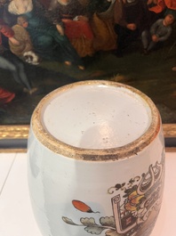 Trois vases en porcelaine de Chine bleu et blanc et un pot qianjiang cai &agrave; d&eacute;cor d'antiquit&eacute;s, 19&egrave;me/20&egrave;me si&egrave;cle