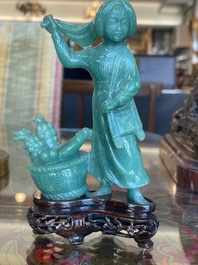 Collection de sept sculptures en pierre dure, dont du jade, du quartz et de l'&oelig;il de tigre, Chine, 19&egrave;me/20&egrave;me si&egrave;cle