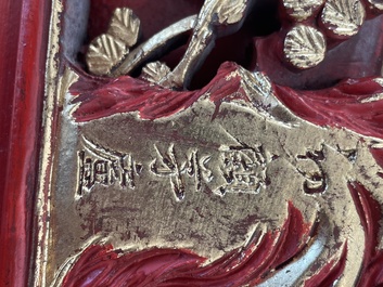 Deux panneaux en bois laqu&eacute; et dor&eacute; &agrave; d&eacute;cor figuratif, dont l'un est sign&eacute;, Chine, 19&egrave;me/20&egrave;me si&egrave;cle