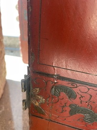 Paravent &agrave; 4 panneaux en laque polychrome, Chine, 19&egrave;me/20&egrave;me si&egrave;cle