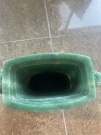 Vase couvert de style archa&iuml;que en pierre dure, Chine, 20&egrave;me si&egrave;cle