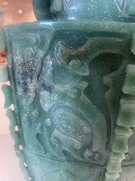Vase couvert de style archa&iuml;que en pierre dure, Chine, 20&egrave;me si&egrave;cle