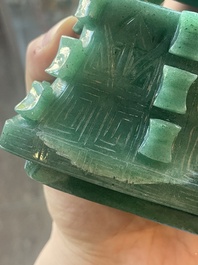 Vase couvert de style archa&iuml;que en pierre dure, Chine, 20&egrave;me si&egrave;cle