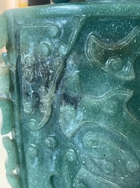 Vase couvert de style archa&iuml;que en pierre dure, Chine, 20&egrave;me si&egrave;cle