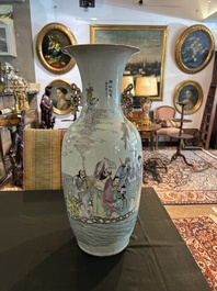 Vase en porcelaine de Chine famille rose &agrave; d&eacute;cor d'immortels sur un bateau, 19&egrave;me/20&egrave;me si&egrave;cle