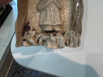 Plaque d'autel &agrave; d&eacute;cor d'immortel en blanc de Chine du Fujian, fin de la dynastie Ming