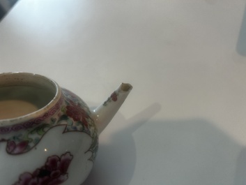 Sept th&eacute;i&egrave;res en porcelaine de Chine bleu, blanc, famille rose, verte et en gr&egrave;s de Yixing, Kangxi et post&eacute;rieur