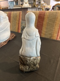 Quatre sculptures de Bouddha et de Guanyin en porcelaine blanc de Chine et famille rose, 19&egrave;me/20&egrave;me si&egrave;cle