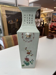 Vase de forme carr&eacute;e en porcelaine de Chine famille rose &agrave; d&eacute;cor de ph&eacute;nix et de fruits 'sanduo', 19&egrave;me si&egrave;cle