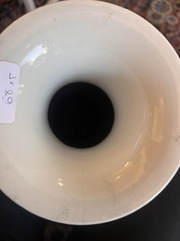 Cinq vases en porcelaine de Chine bleu, blanc et famille rose, 19&egrave;me/20&egrave;me si&egrave;cle