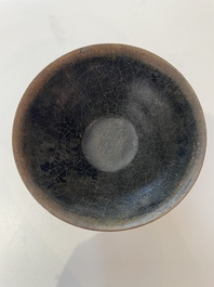 Een diverse collectie vroeg Chinees en Japans steengoed, Song en later