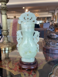 Collection de sept sculptures en pierre dure, dont du jade, du quartz et de l'&oelig;il de tigre, Chine, 19&egrave;me/20&egrave;me si&egrave;cle