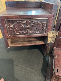 Coffre de toilette en bois aux montures en laiton dor&eacute;, Chine, 19&egrave;me si&egrave;cle