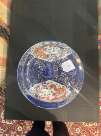 Een paar grote Chinese famille rose vazen met draken en feniksen op blauwe fondkleur, Kangxi merk, 19de eeuw