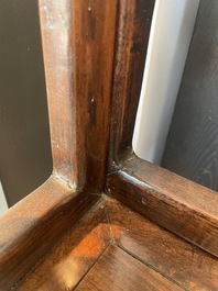Chaise en bois dur sculpt&eacute; et ajour&eacute;, Chine, 20&egrave;me si&egrave;cle