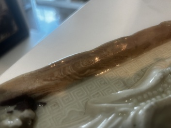 Plaque d'autel &agrave; d&eacute;cor d'immortel en blanc de Chine du Fujian, fin de la dynastie Ming