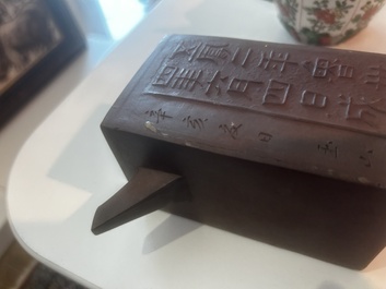 Sept th&eacute;i&egrave;res en porcelaine de Chine bleu, blanc, famille rose, verte et en gr&egrave;s de Yixing, Kangxi et post&eacute;rieur