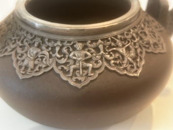 Een diverse collectie porselein en steengoed, China, Vietnam en Thailand, 16de/20ste eeuw