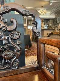 Chaise en bois dur sculpt&eacute; et ajour&eacute;, Chine, 20&egrave;me si&egrave;cle