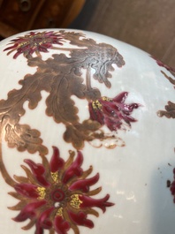 Paire de vases en porcelaine de Chine famille rose &agrave; d&eacute;cor floral, 19&egrave;me si&egrave;cle