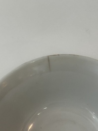 Paire de vols couverts en porcelaine de Chine famille rose de Canton &agrave; d&eacute;cor de dragons, 19&egrave;me si&egrave;cle