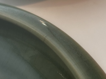 Br&ucirc;le-parfum tripode en porcelaine de Chine c&eacute;ladon de Longquan, Ming