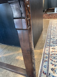 Chaise en bois dur sculpt&eacute; et ajour&eacute;, Chine, 20&egrave;me si&egrave;cle