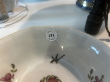 Bol en porcelaine de Chine famille rose &agrave; d&eacute;cor d'immortels, marque et &eacute;poque de Tongzhi