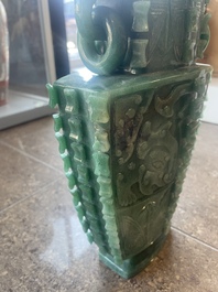 Vase couvert de style archa&iuml;que en pierre dure, Chine, 20&egrave;me si&egrave;cle