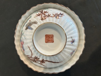 Deux paires de bols couverts sur pied en porcelaine de Chine famille rose &agrave; d&eacute;cor floral et d'oiseaux parmi des branches fleuries, 19&egrave;me si&egrave;cle