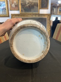 Vase en porcelaine de Chine famille rose &agrave; d&eacute;cor d'immortels, 19&egrave;me/20&egrave;me si&egrave;cle