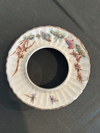 Deux paires de bols couverts sur pied en porcelaine de Chine famille rose &agrave; d&eacute;cor floral et d'oiseaux parmi des branches fleuries, 19&egrave;me si&egrave;cle
