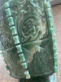 Vase couvert de style archa&iuml;que en pierre dure, Chine, 20&egrave;me si&egrave;cle