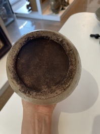 Een diverse collectie vroeg Chinees en Japans steengoed, Song en later