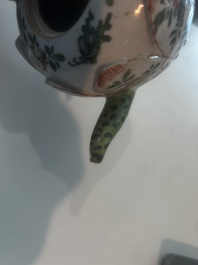 Sept th&eacute;i&egrave;res en porcelaine de Chine bleu, blanc, famille rose, verte et en gr&egrave;s de Yixing, Kangxi et post&eacute;rieur