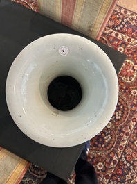 Vase en porcelaine de Chine famille rose &agrave; d&eacute;cor d'immortels sur un bateau, 19&egrave;me/20&egrave;me si&egrave;cle