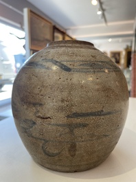 Een diverse collectie vroeg Chinees en Japans steengoed, Song en later