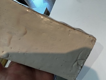 Plaque d'autel &agrave; d&eacute;cor d'immortel en blanc de Chine du Fujian, fin de la dynastie Ming