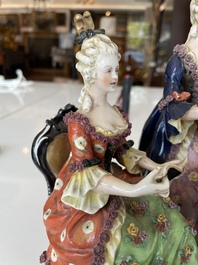 Deux groupes, un milieu de table et une tasse et soucoupe en porcelaine polychrome de Saxe, Allemagne, 19&egrave;me/20&egrave;me si&egrave;cle