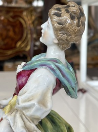 Deux groupes, un milieu de table et une tasse et soucoupe en porcelaine polychrome de Saxe, Allemagne, 19&egrave;me/20&egrave;me si&egrave;cle