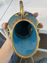 Vase de forme 'meiping', une verseuse et une bo&icirc;te couverte en &eacute;maux cloisonn&eacute;s, Chine, 19&egrave;me/20&egrave;me si&egrave;cle