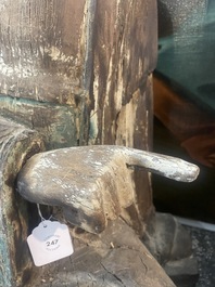 Sculpture de Luohan en bois sculpt&eacute; avec des traces de polychromie, 19&egrave;me si&egrave;cle