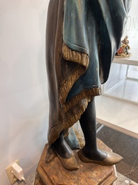 Grande paire de torch&egrave;res dites 'Aux Maures' &agrave; cinq lumi&egrave;res en bois sculpt&eacute; et polychrom&eacute;, Italie, Venise, vers 1900