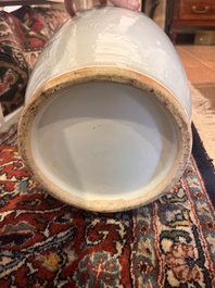 Twee Chinese famille rose vazen met geanimeerde sc&egrave;nes en een blauw-witte celadon vaas met boeddhistische symbolen, 19de/20ste eeuw