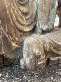 Sculpture de Luohan en bois sculpt&eacute; avec des traces de polychromie, 19&egrave;me si&egrave;cle