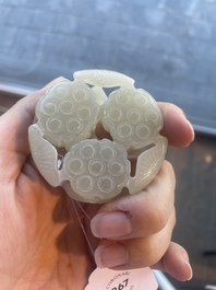Sculpture ajour&eacute;e en forme de fleur de lotus en jade, Chine, 19&egrave;me/20&egrave;me si&egrave;cle