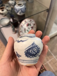 Collection vari&eacute;e en porcelaine de Chine bleu et blanc, Ming