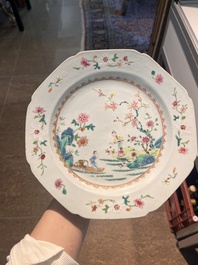 Six assiettes en porcelaine de Chine famille rose &agrave; d&eacute;cor de paysage fluvial anim&eacute;, Qianlong