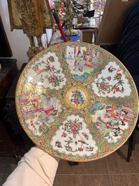 Een gevarieerde collectie Chinees famille rose en verte porselein met geanimeerde sc&egrave;nes en vogels tussen bloesemtakken, 19de/20ste eeuw