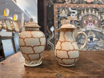 Service &agrave; th&eacute; en porcelaine de Chine dor&eacute; &agrave; d&eacute;cor de papillon, Qianlong